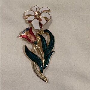 Elegant Floral Brooch with Gold Accents